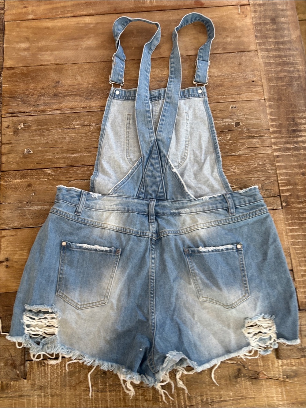 Missguided Distressed Bib Shorts - Picture 3 of 5